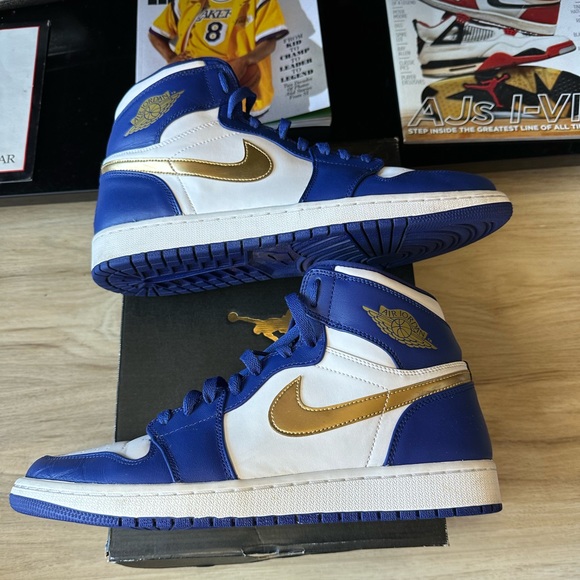 air jordan 1 retro high gold medal